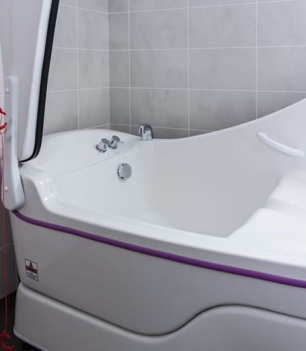 Assisted bathing room