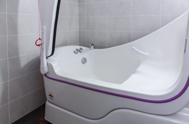 Assisted bath installed in a refurbished bathroom