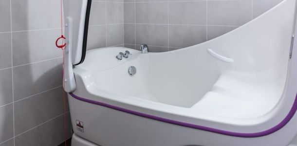Assisted bath installed in a refurbished bathroom